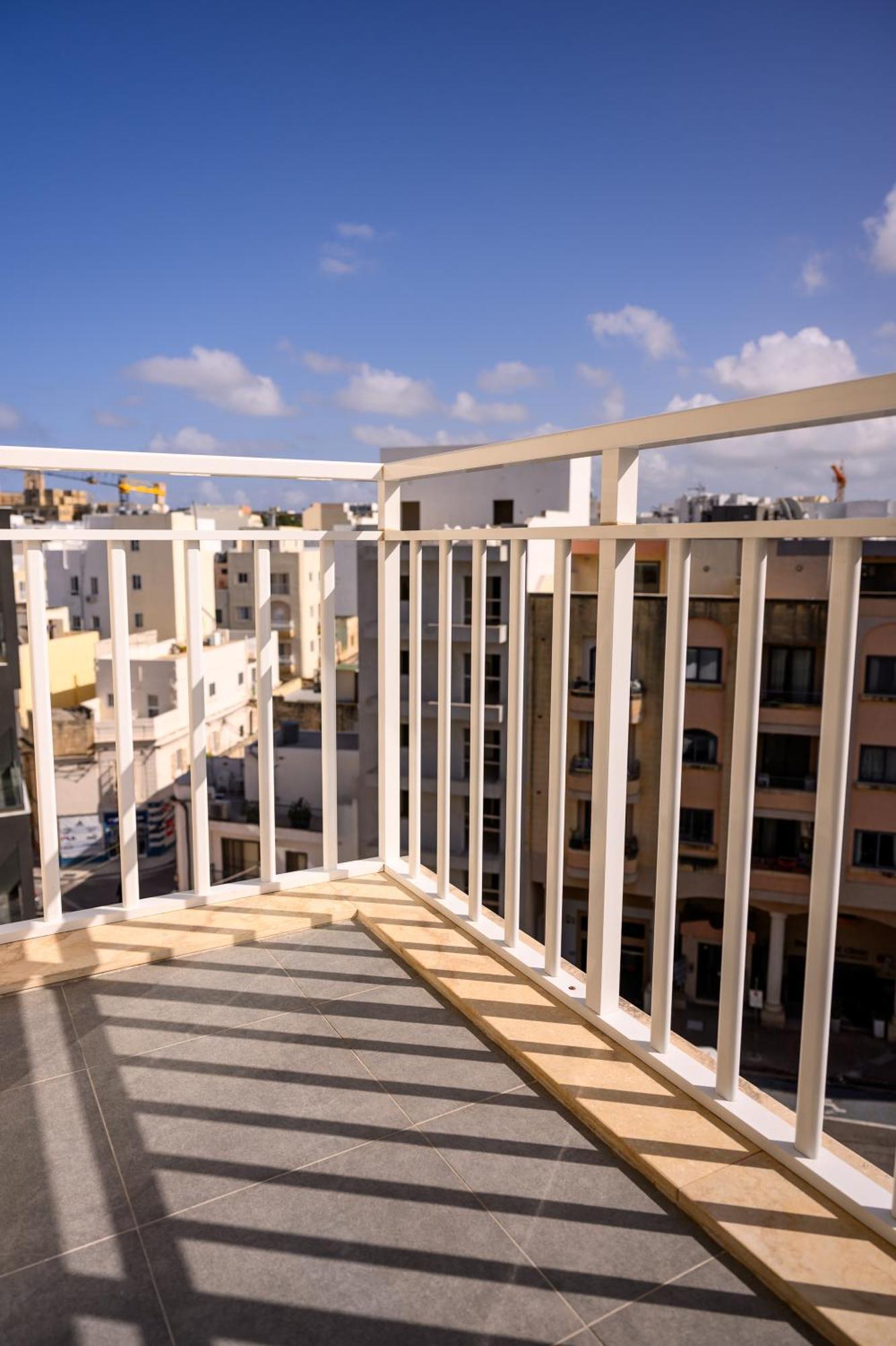 F11 Room 3, Private Room Two Single Beds Shared Bathroom In Shared Flat Msida Eksteriør billede