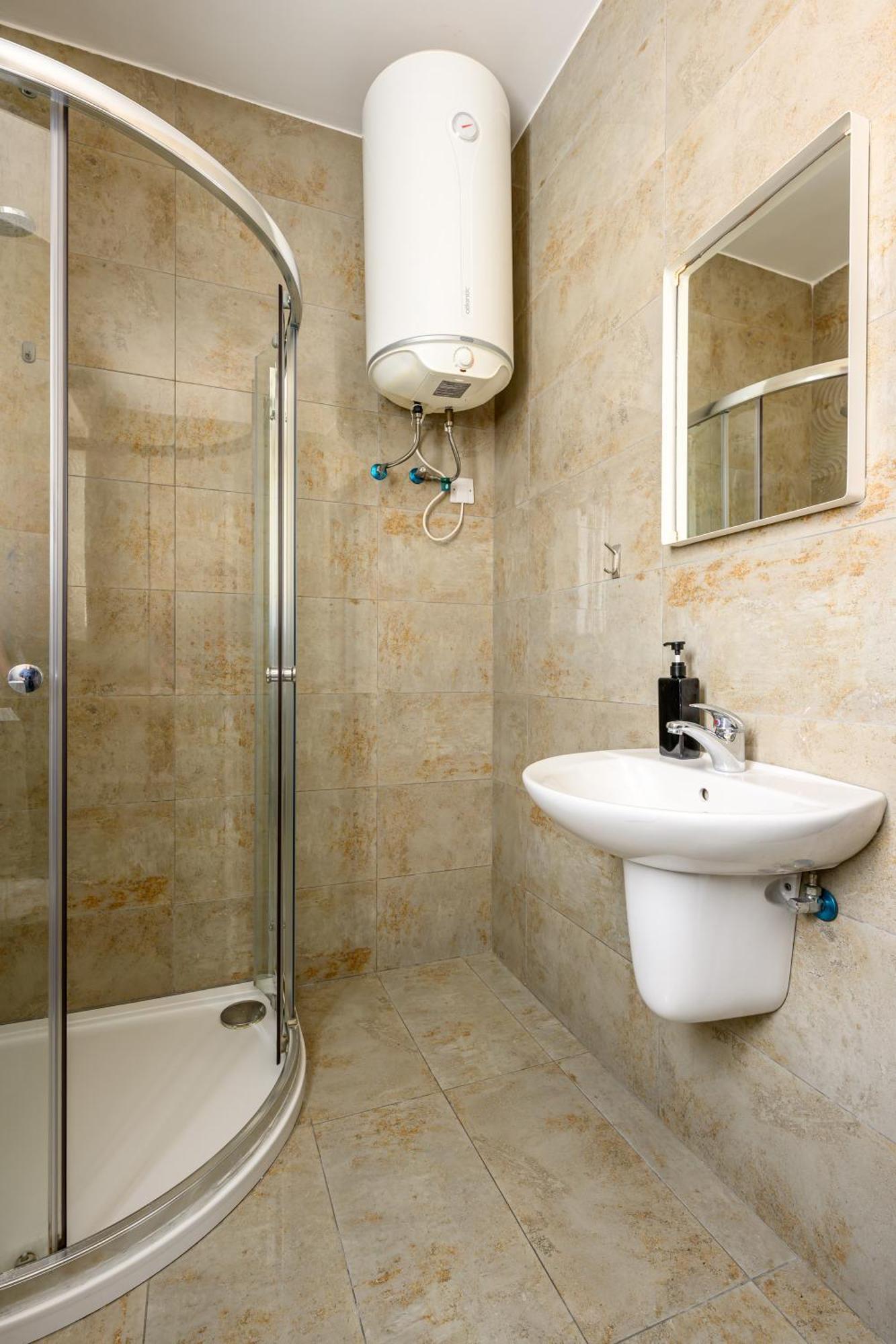 F11 Room 3, Private Room Two Single Beds Shared Bathroom In Shared Flat Msida Eksteriør billede