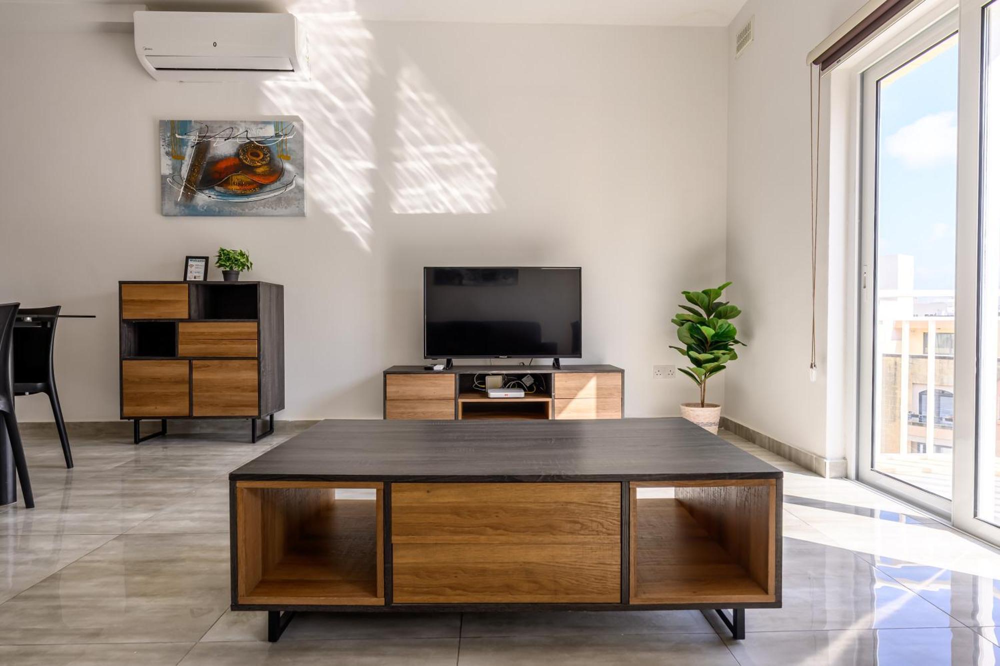 F11 Room 3, Private Room Two Single Beds Shared Bathroom In Shared Flat Msida Eksteriør billede